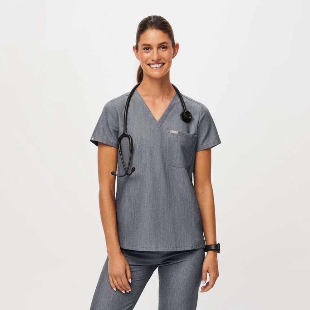 FIGS //  Catarina One Pocket Women’s Scrub Top Grey Size XSmall